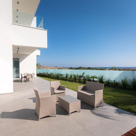 Sea Pearl Beachfront Villas - Breeze アヤナパ エクステリア 写真