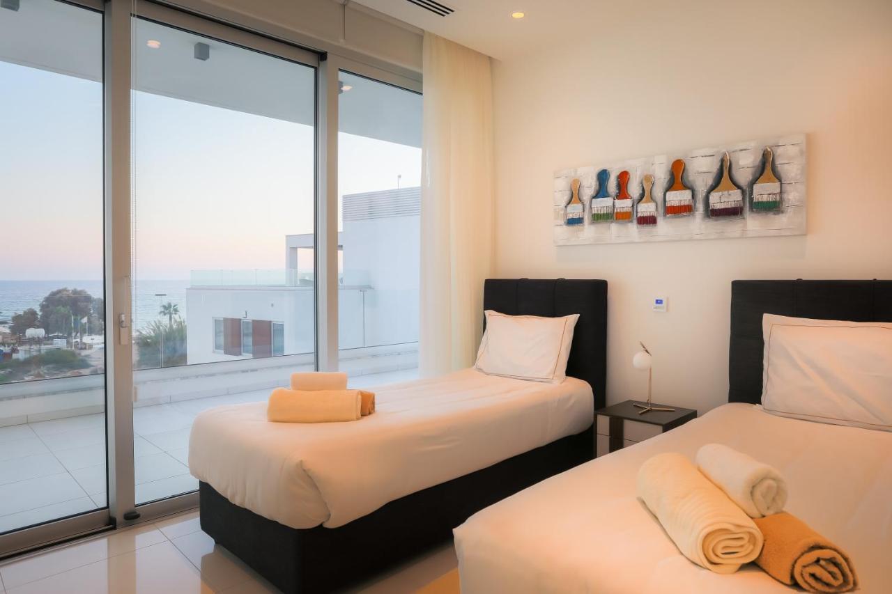 Sea Pearl Beachfront Villas - Breeze アヤナパ エクステリア 写真