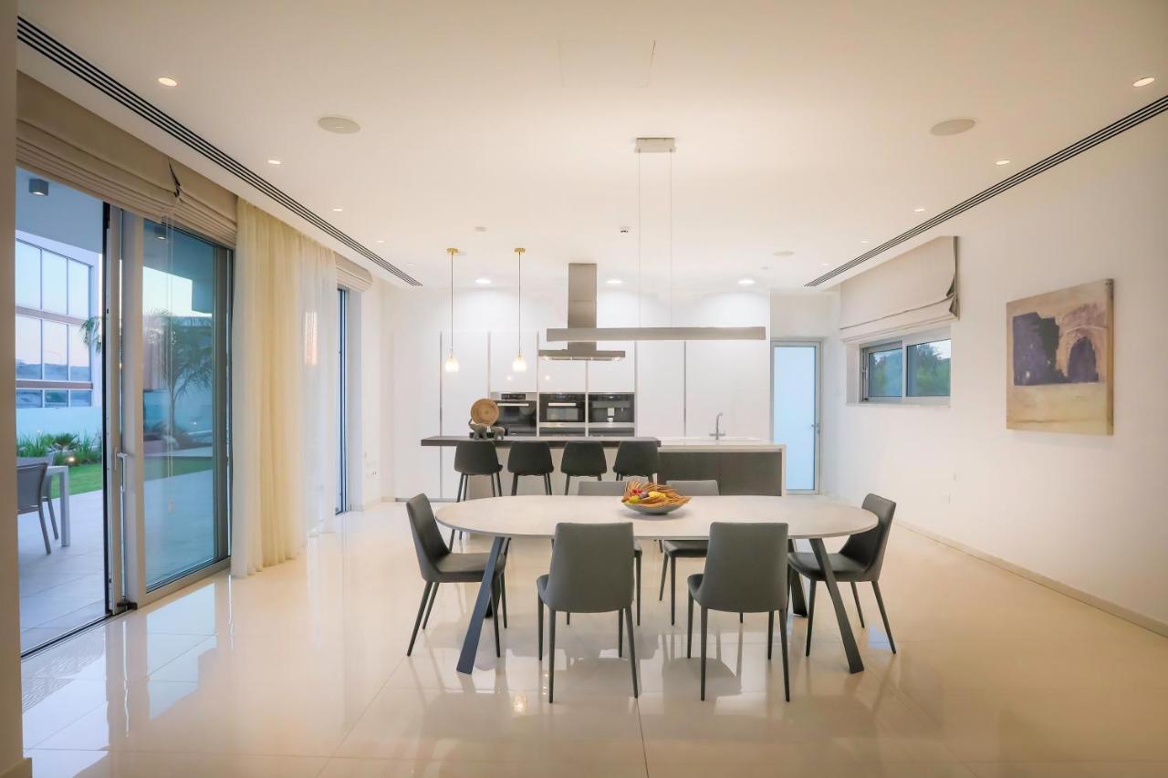 Sea Pearl Beachfront Villas - Breeze アヤナパ エクステリア 写真