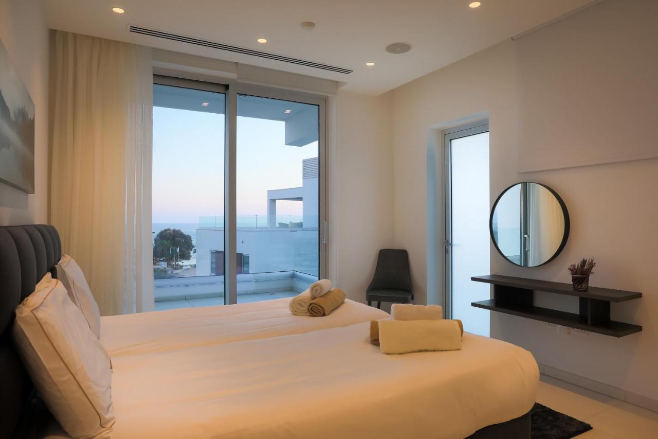 Sea Pearl Beachfront Villas - Breeze アヤナパ エクステリア 写真