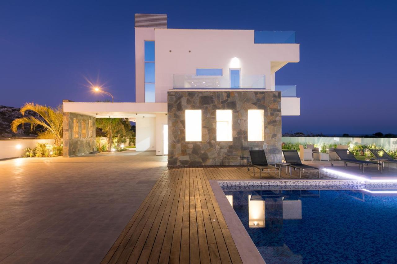 Sea Pearl Beachfront Villas - Breeze アヤナパ エクステリア 写真