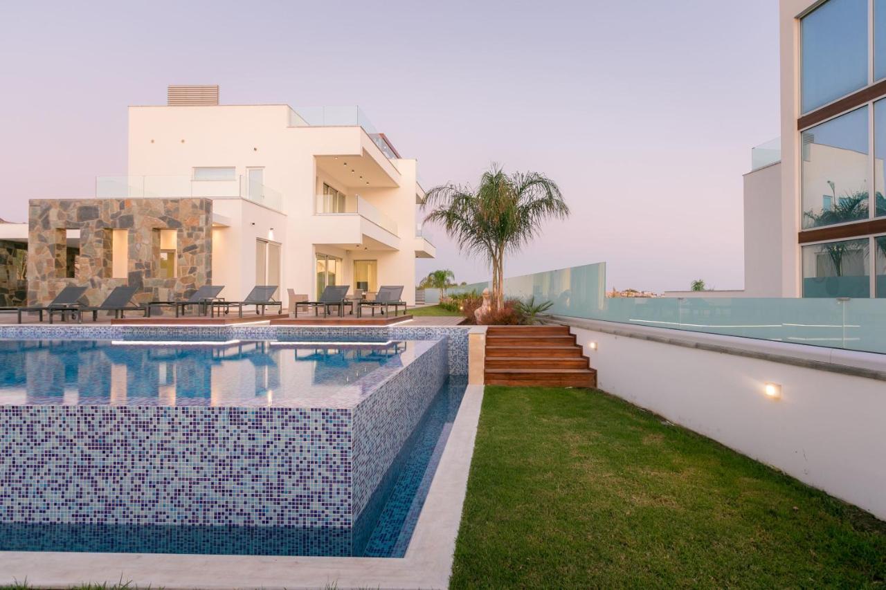 Sea Pearl Beachfront Villas - Breeze アヤナパ エクステリア 写真